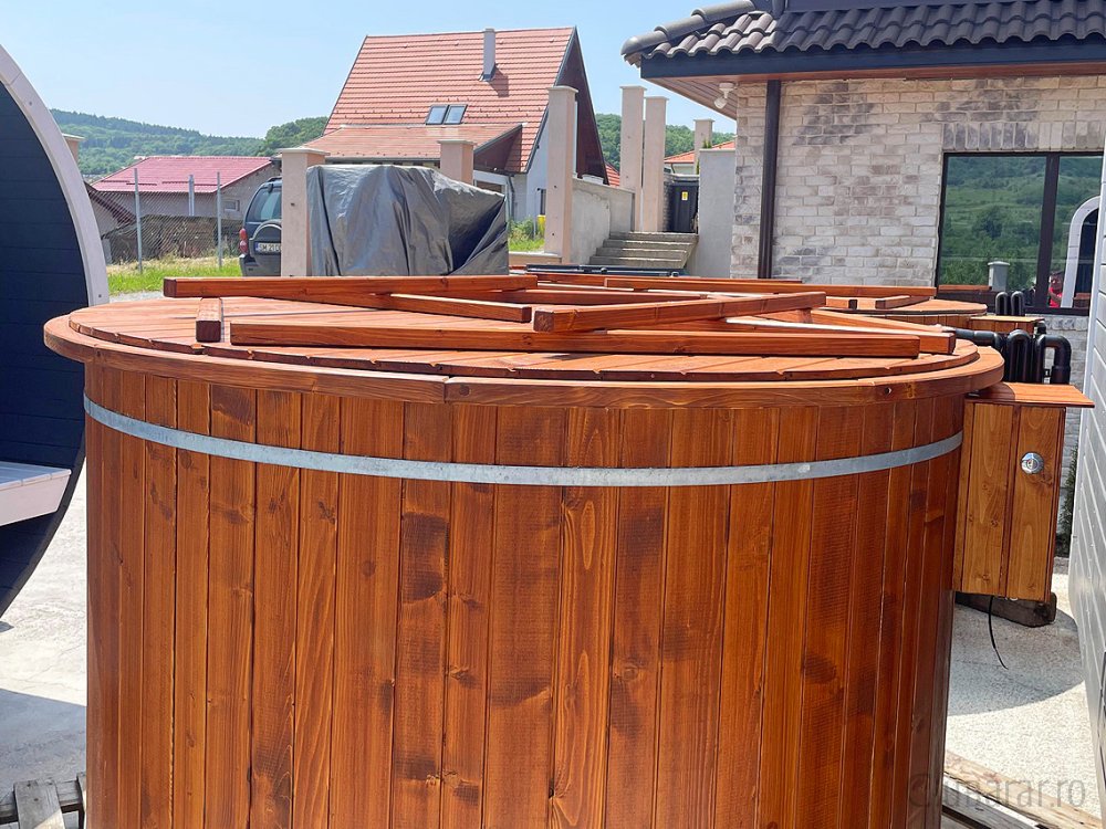 Ciubăr cu jacuzzi exterior